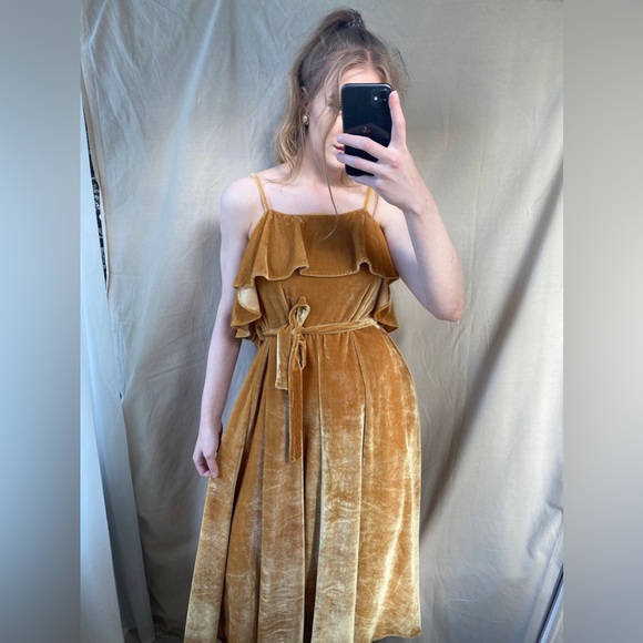 Vintage crushed velvet golden yellow dress - Picture 7 of 7
